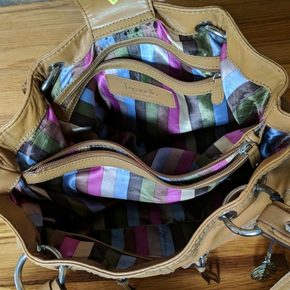 Tignanello tan bag with legacy lining - Picture 4 of 8